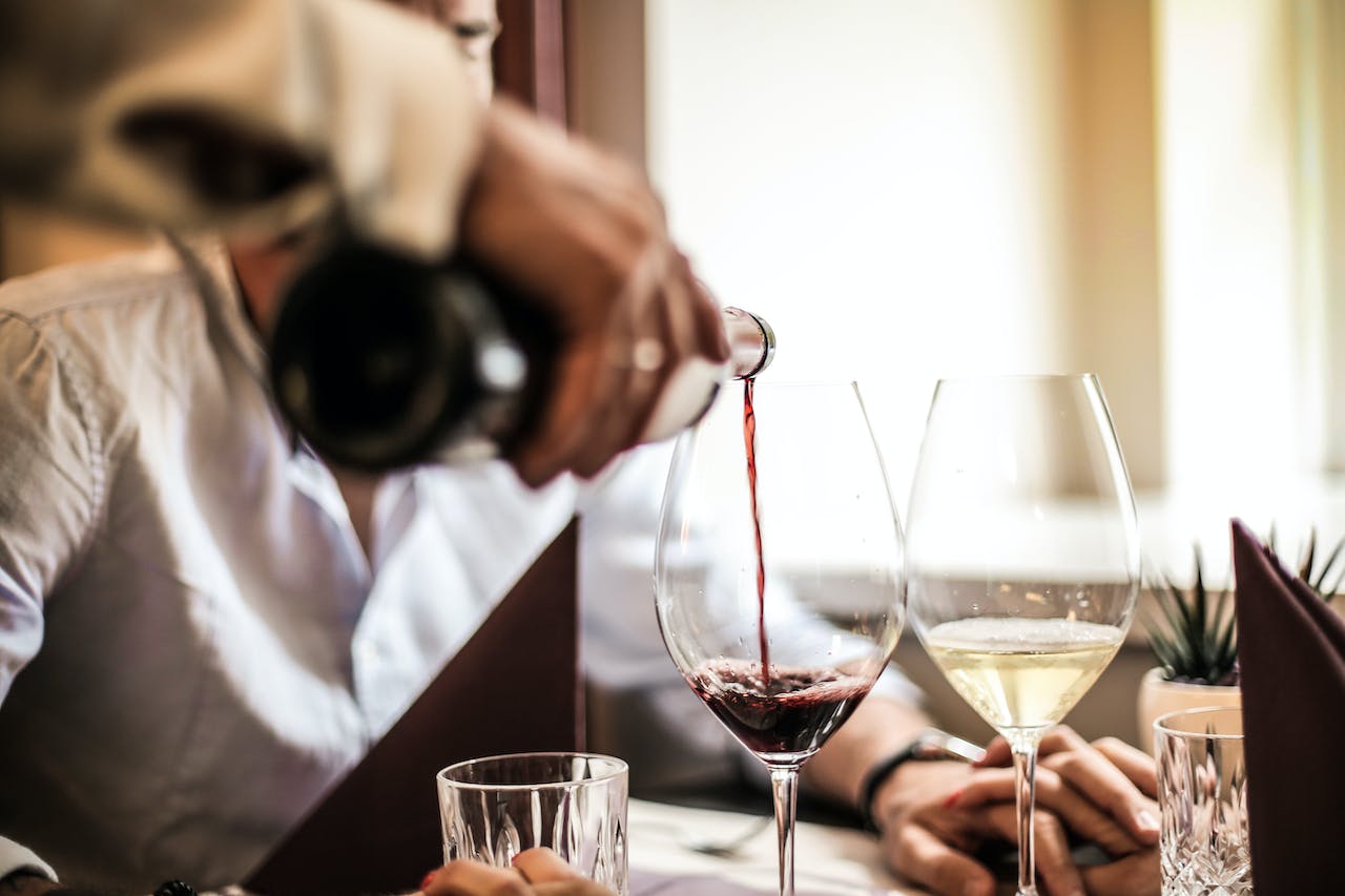 Découvrez l'art du vin grâce à une dégustation à Paris Excellente journée à vous