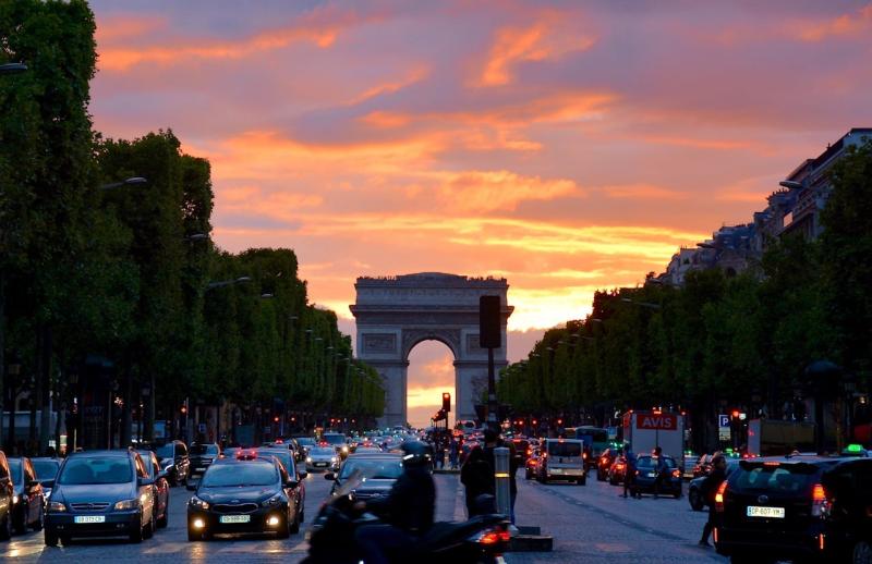 Les Champs-Élysées et Alentours : découvrez le cœur battant de Paris